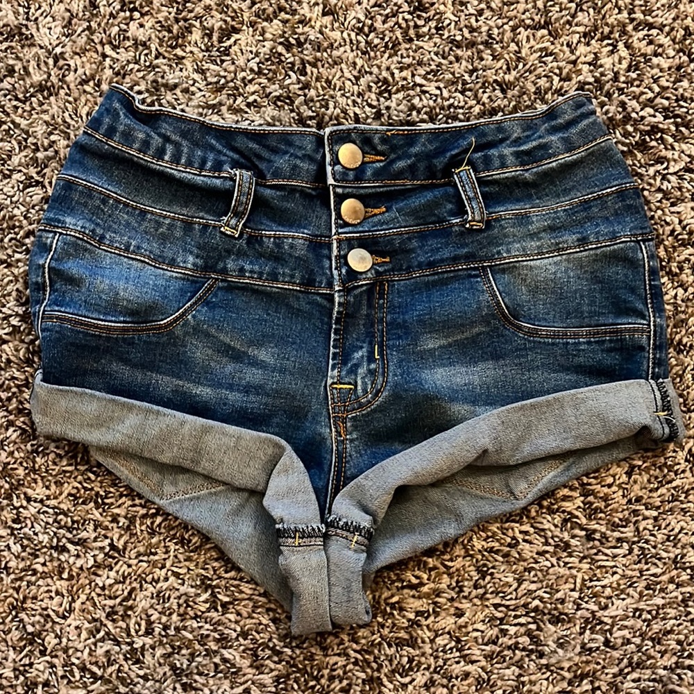 High-waisted Jean booty shorts